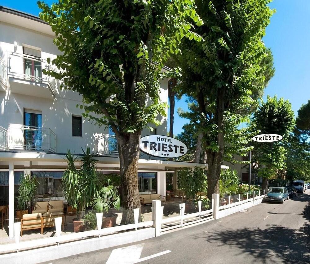 Hotel Trieste Cervia Exterior photo